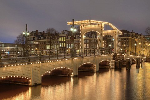 Тощий мост Магере-Брюг в Амстердаме