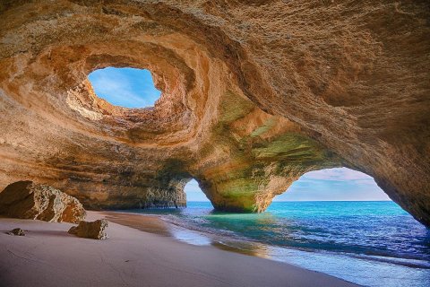 Алгар-де-Бенагил. Пляж в пещере