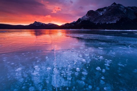 Пузырящееся Озеро Абрахам в Альберте