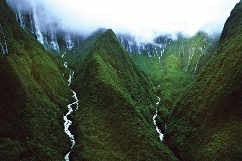 Водопад Хонокохау на острове Мауи