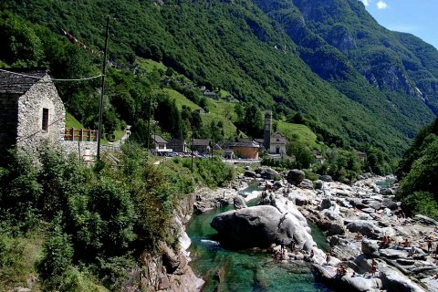 Верзаска в Швейцарии - самая прозрачная река