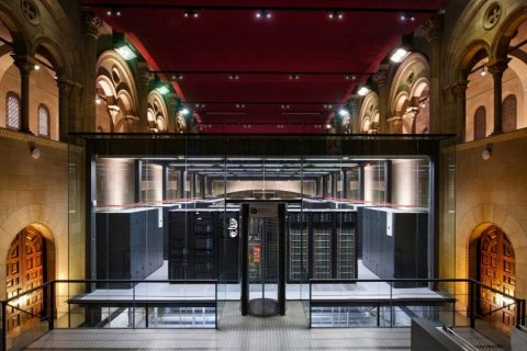 Барселонский Суперкомпьютер в старой часовне