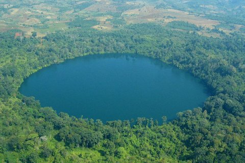 Озеро Як Лум в Камбодже