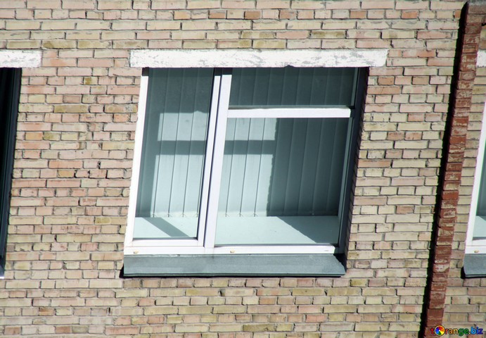 Новое окно новострой, или почему нужно заменить окна от застройщика?