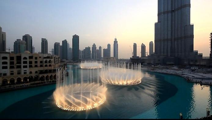 http://lifeglobe.net/media/entry/1186/Dubai_Fountain_Lights_and_Water1.jpg