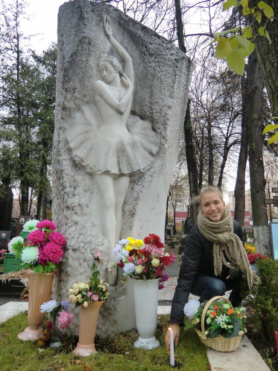 Памятник Галине Волчек на Новодевичьем кладбище