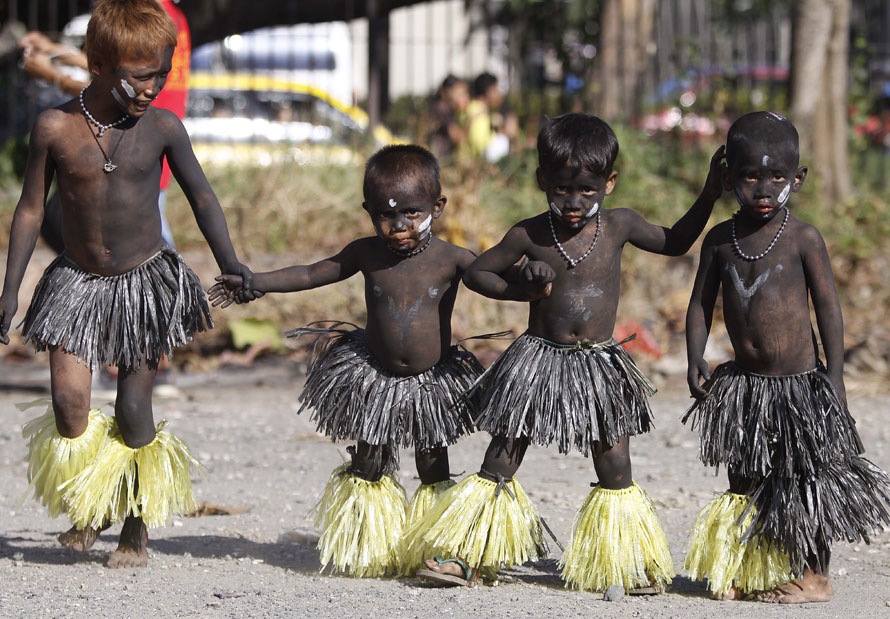Негритята купаются. Костюм африканца для мальчика. Костюм папуаса. Костюм папуаса для мальчика. Африканские костюмы для детей.