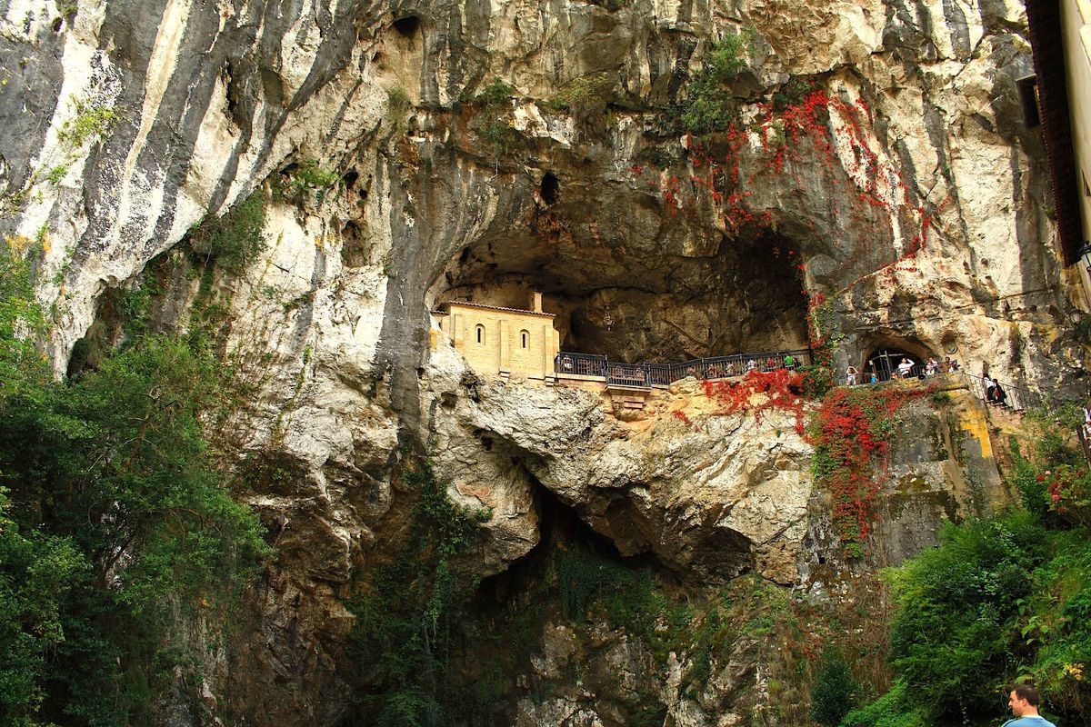 Святая пещера Ковадонга