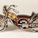 Миниатюрные мотоциклы, сделанные из часов