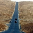 Самое длинное шоссе в пустыне и зеленые насаждения