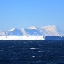 Прямоугольный Айсберг дрейфует в Антарктике