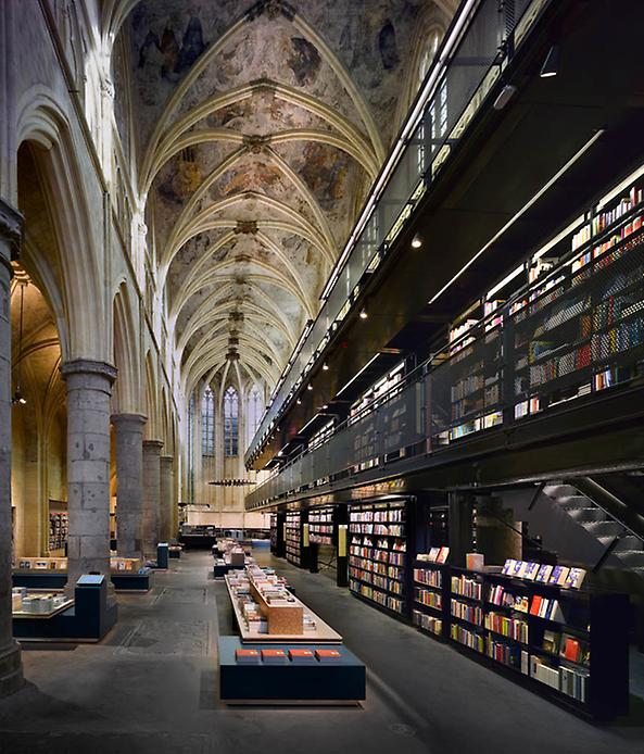 Книжный магазин в церкви ХIII века - Маастрих, Нидерланды