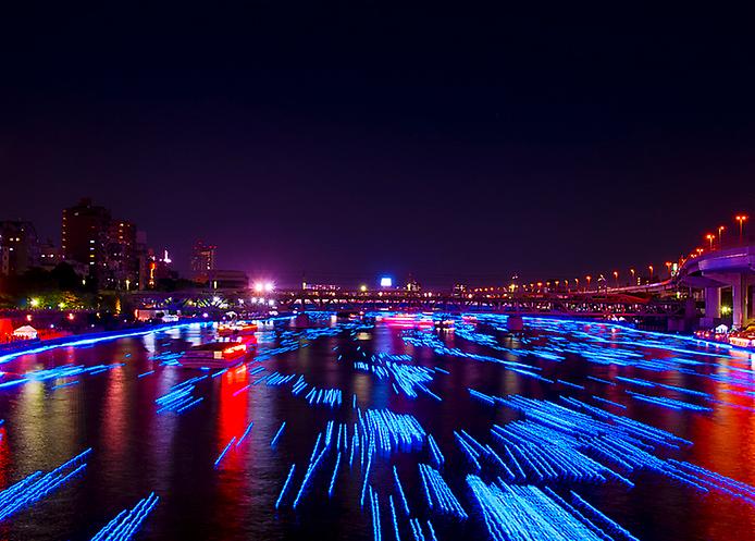фонарики в реке Токио
