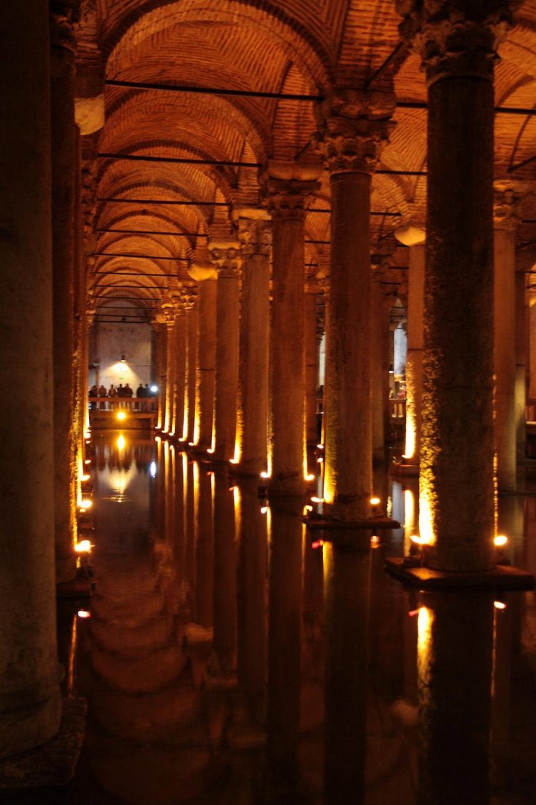 Цистерна Базилика-это подземное водохранилище