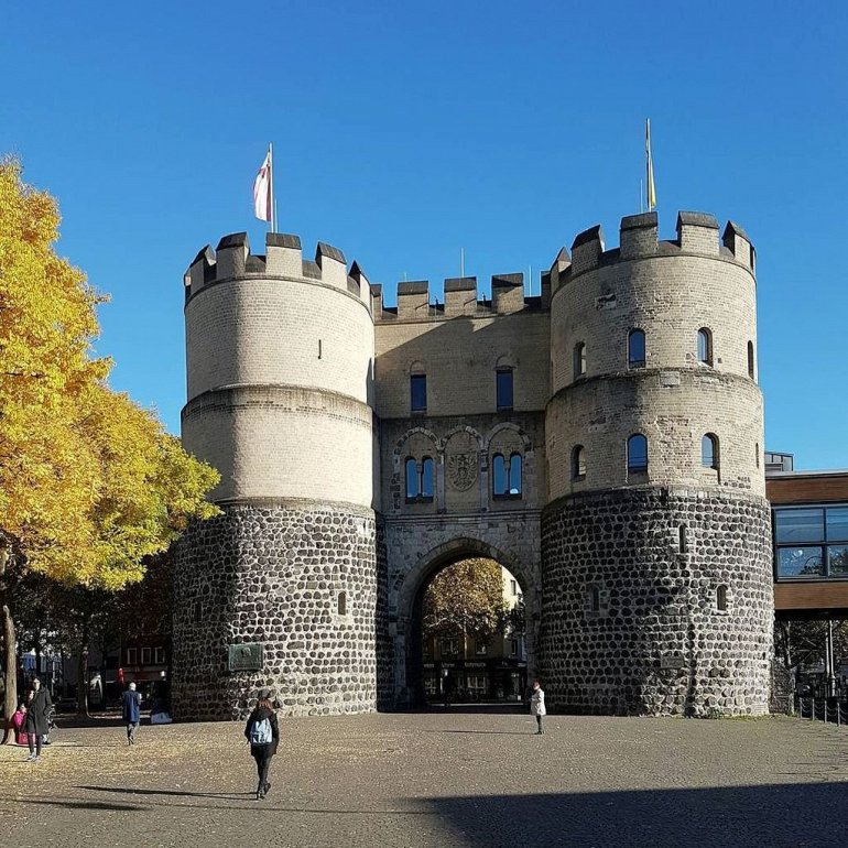 ворота Ханенторбург в Кёльне