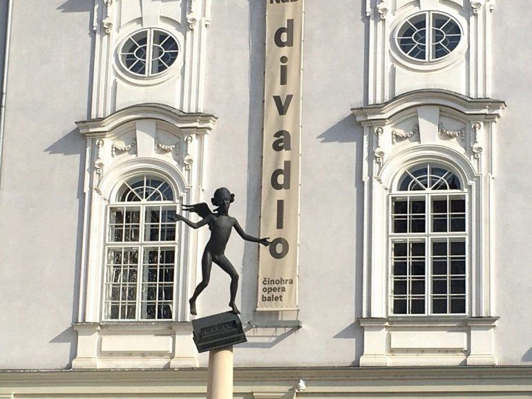 статуя моцарта в брно