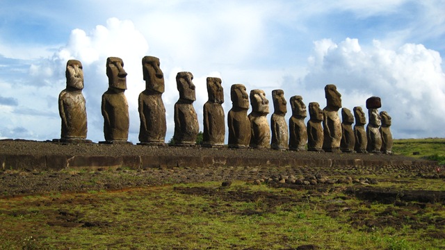 статуи моаи на острове пасхи