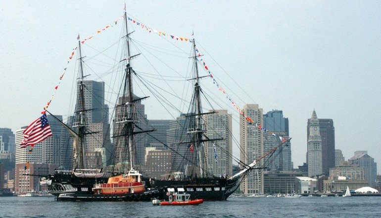 парусник «USS Constitution» в Бостоне