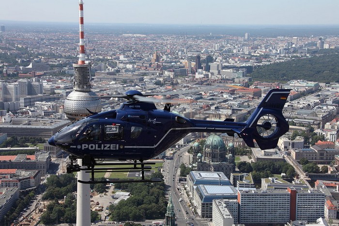 вертолет над берлином