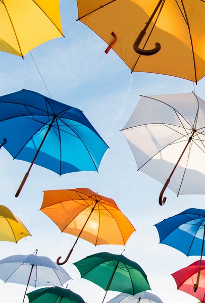 зонты над улицей