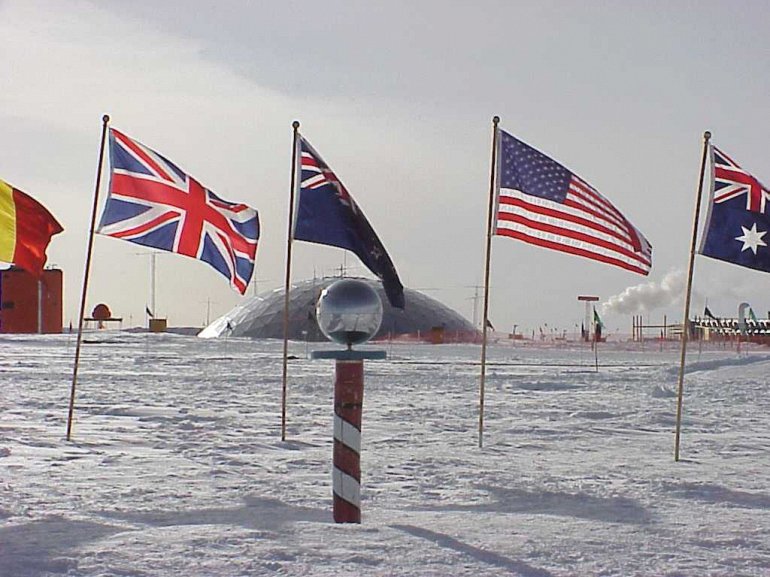 южный полюс — флаги