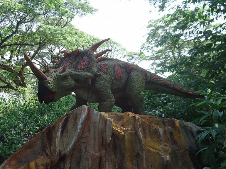 динозавр трицератопс
