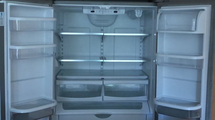 современный холодильник