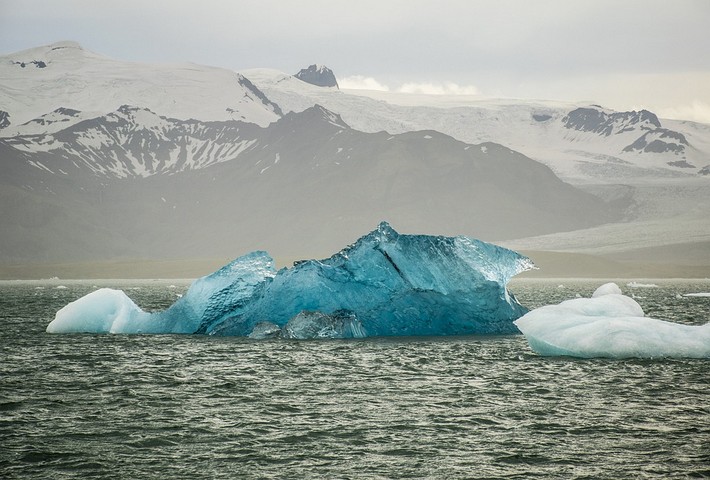 ландшафт с айсбергами