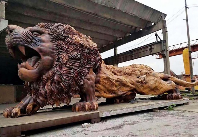 деревянный лев