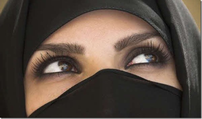 Молодые мусульманки в хиджабах