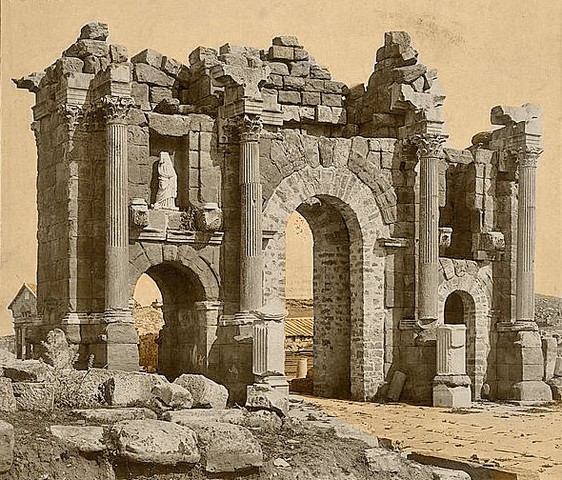арка в каменном городе