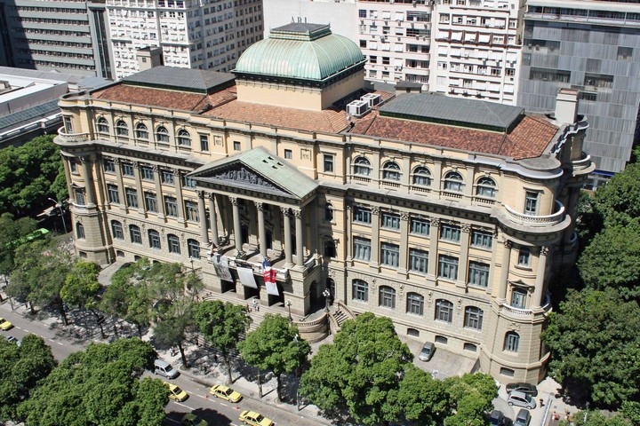 здание библиотеки бразилии