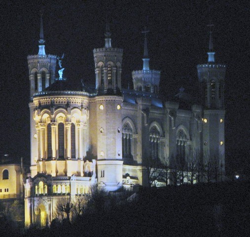 базилика ночью