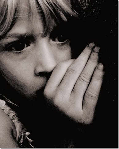 Человек, боящийся темноты