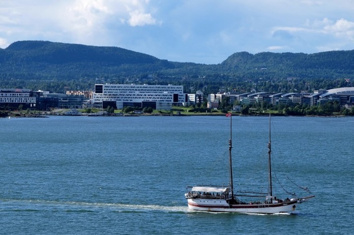 вид издалека