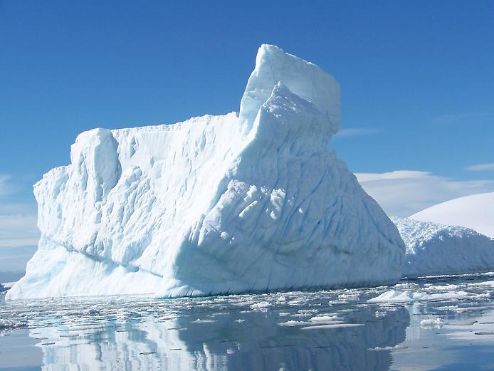 гигантский айсберг
