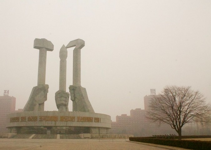 монумент партии