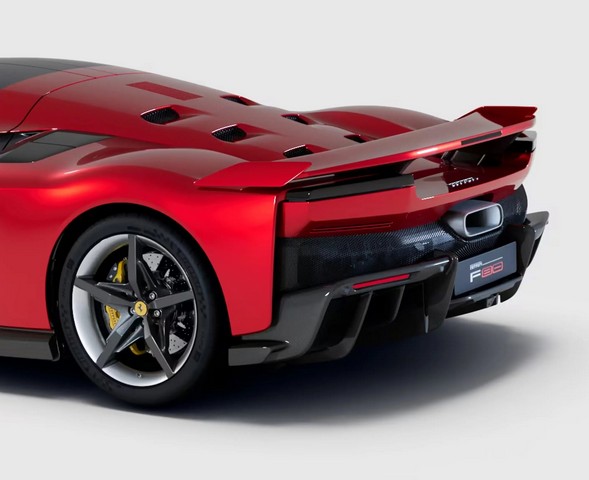 задняя часть машины