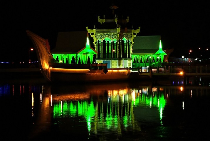 мечеть в темноте мечеть в темноте