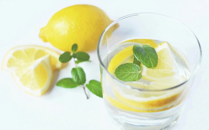 вода с лимоном вода с лимоном