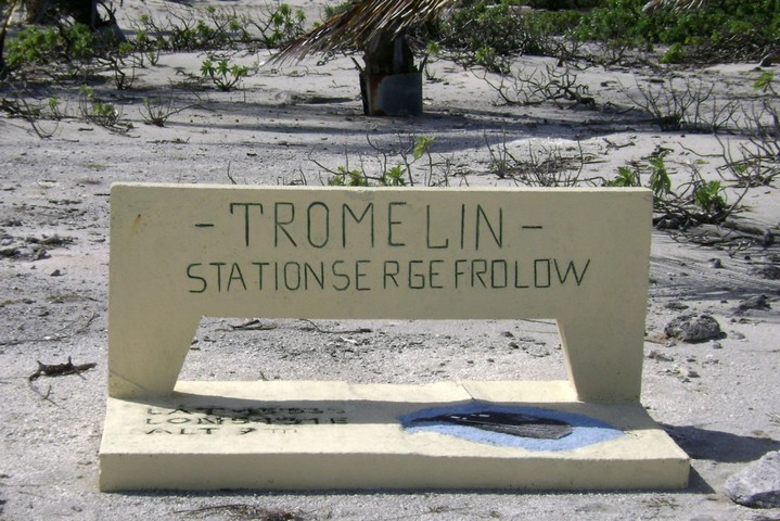 памятник на острове