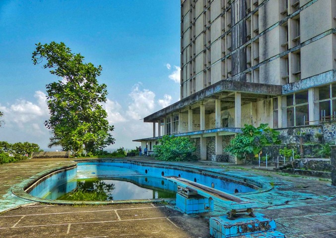 пустой бассейн