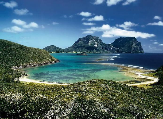 Закат над рифом Лорд-Хау — объектом всемирного наследия