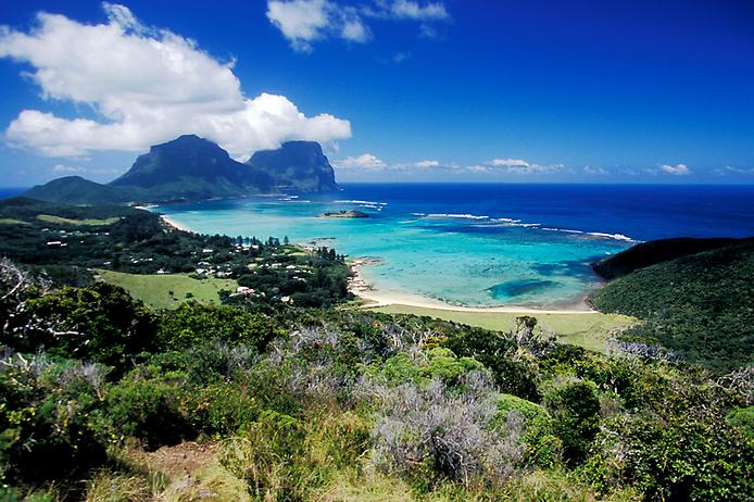 Пляж Лорд-Хау с белым песком и прозрачной водой