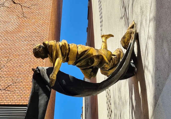 памятник лутцу