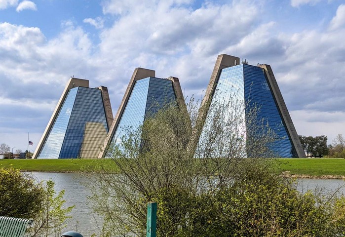 вид со стороны озера