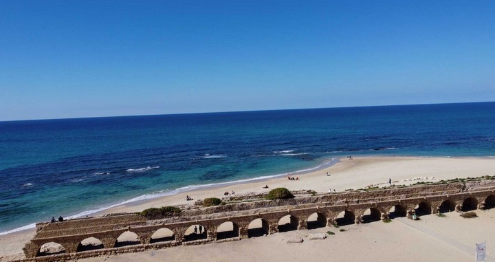 акведук у моря