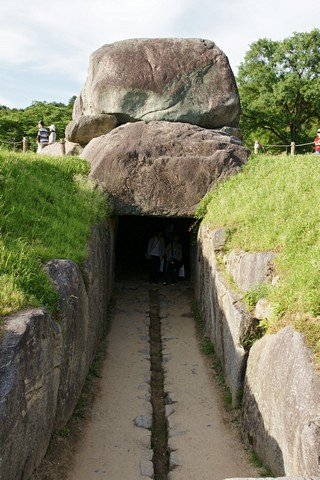 вход в курган