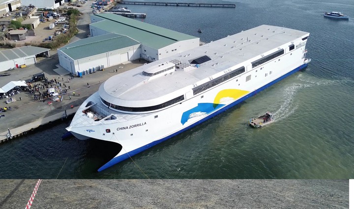 огромное судно огромное судно