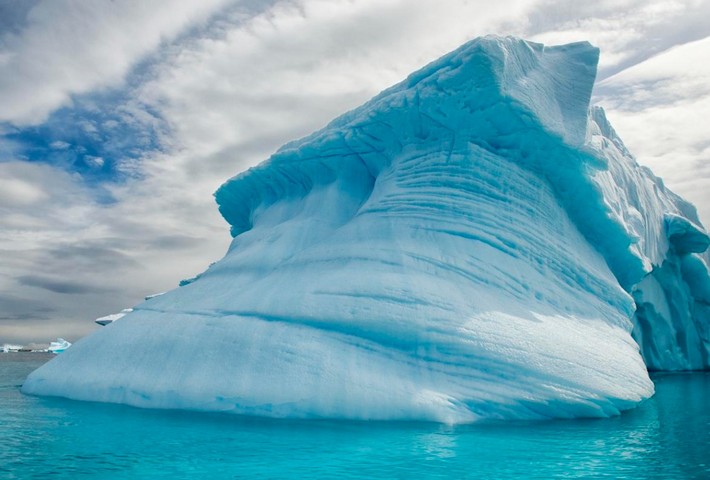 айсберг в антарктиде